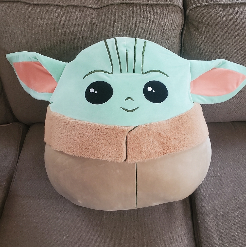 BNWT BABY YODA SQUISHMALLOWS 20"